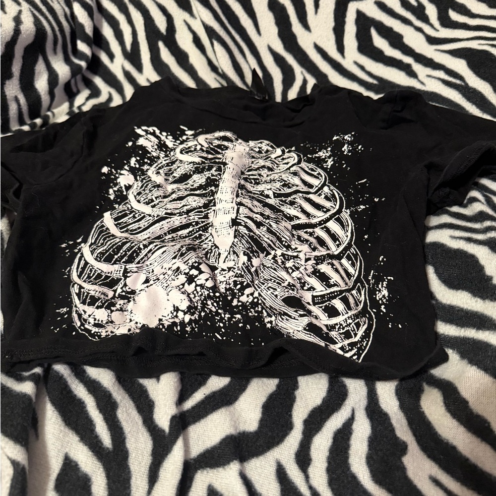 SHEIN Black and White Skeleton Print Short Sleeve Tee